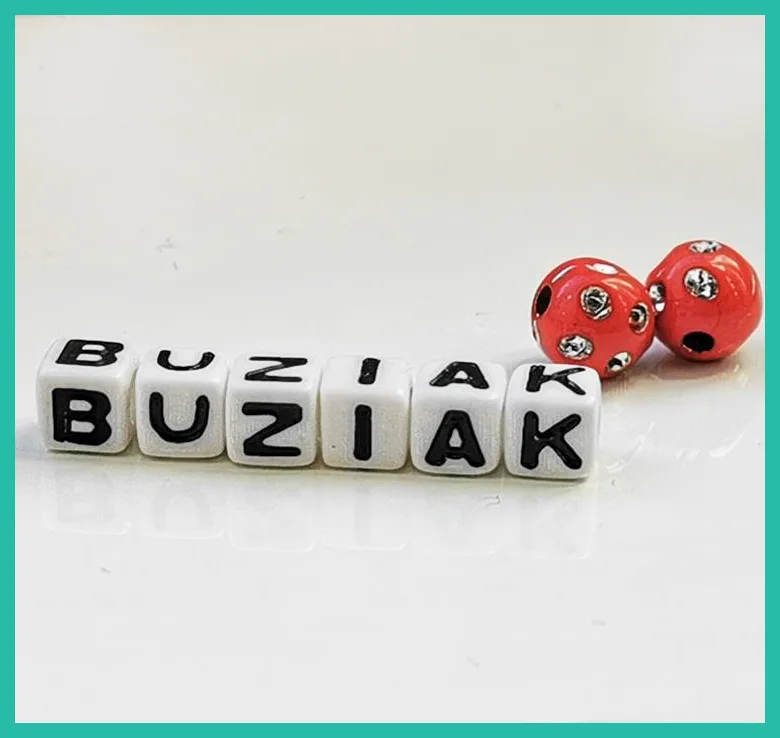 Napis buzika ułożony z kostek