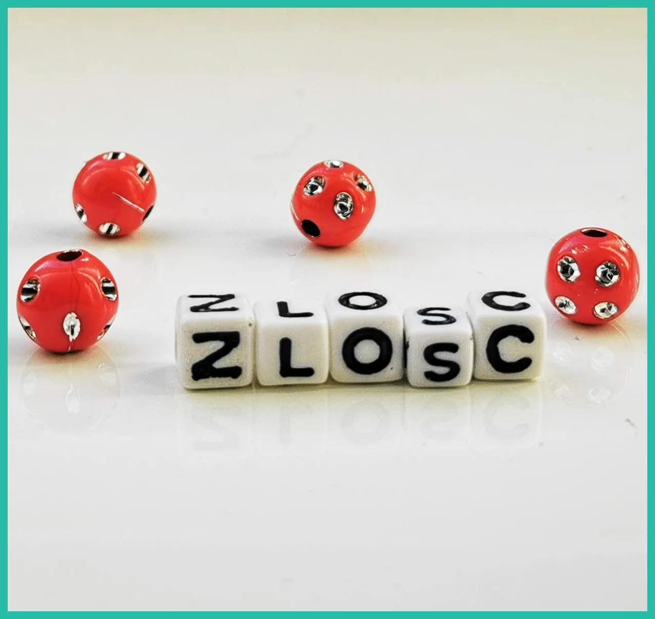 Napis złość ułożony z kostek