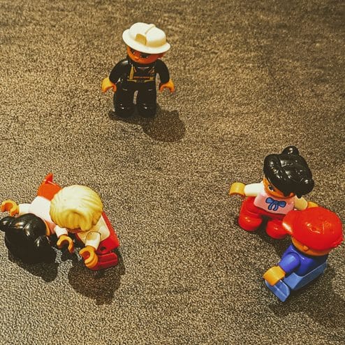 Ludziki z klocków lego - histeria w miejscu publicznym
