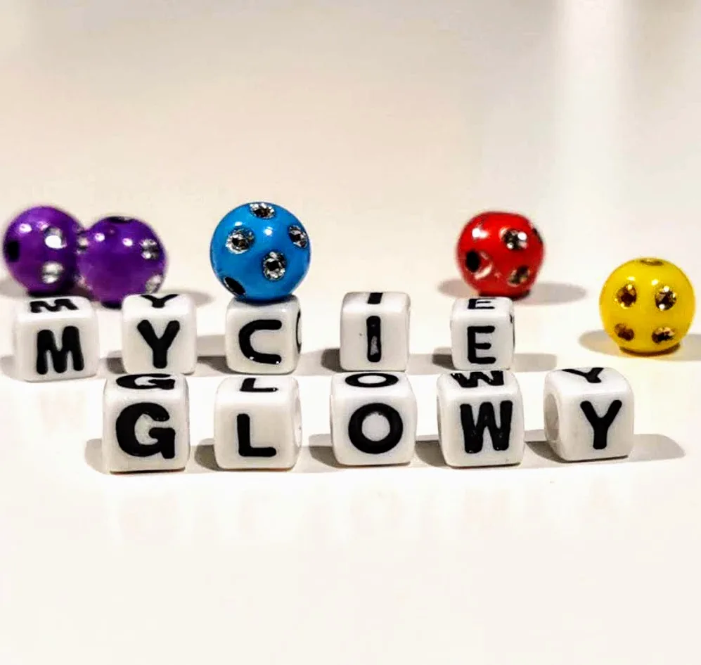 napis mycie głowy z koralików