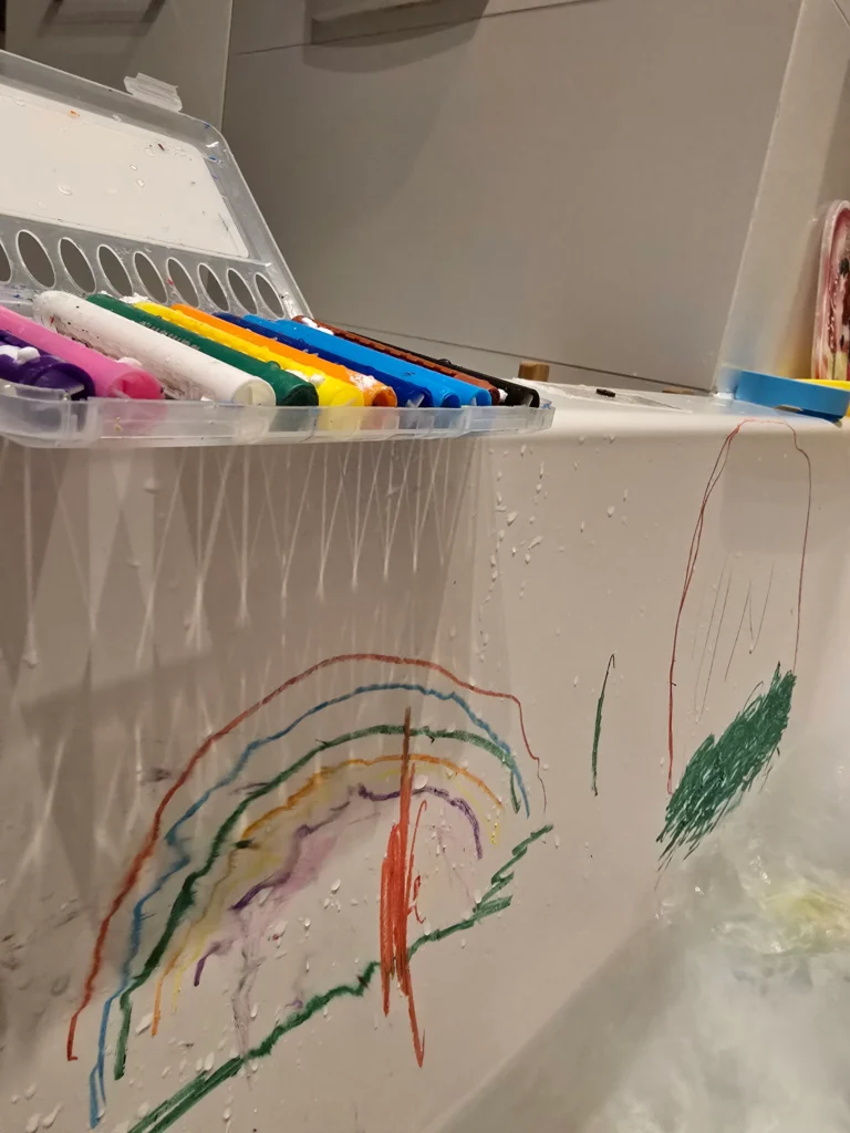 Rysunek wykonany farbami do kąpieli